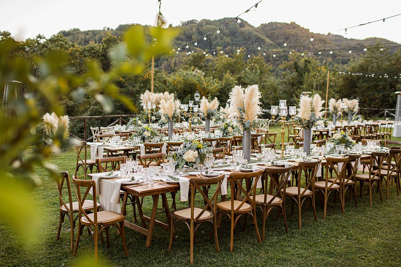 hochzeitsrausch Brautmoden - Boho-Hochzeitstisch mit Pampasgras und Gruen, ideal fuer Brautmoden-Events