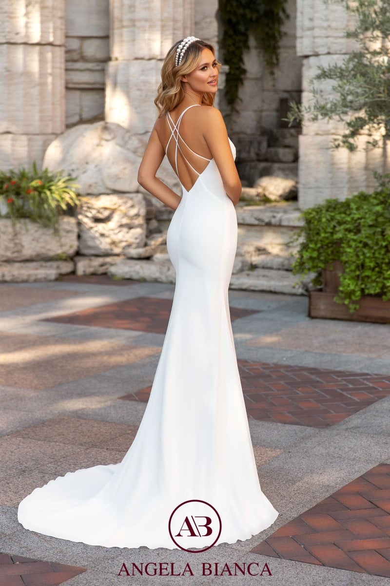 hochzeitsrausch Brautmoden - Elegantes Angela Bianca Brautkleid in Trompeten-Form mit Rückendetails