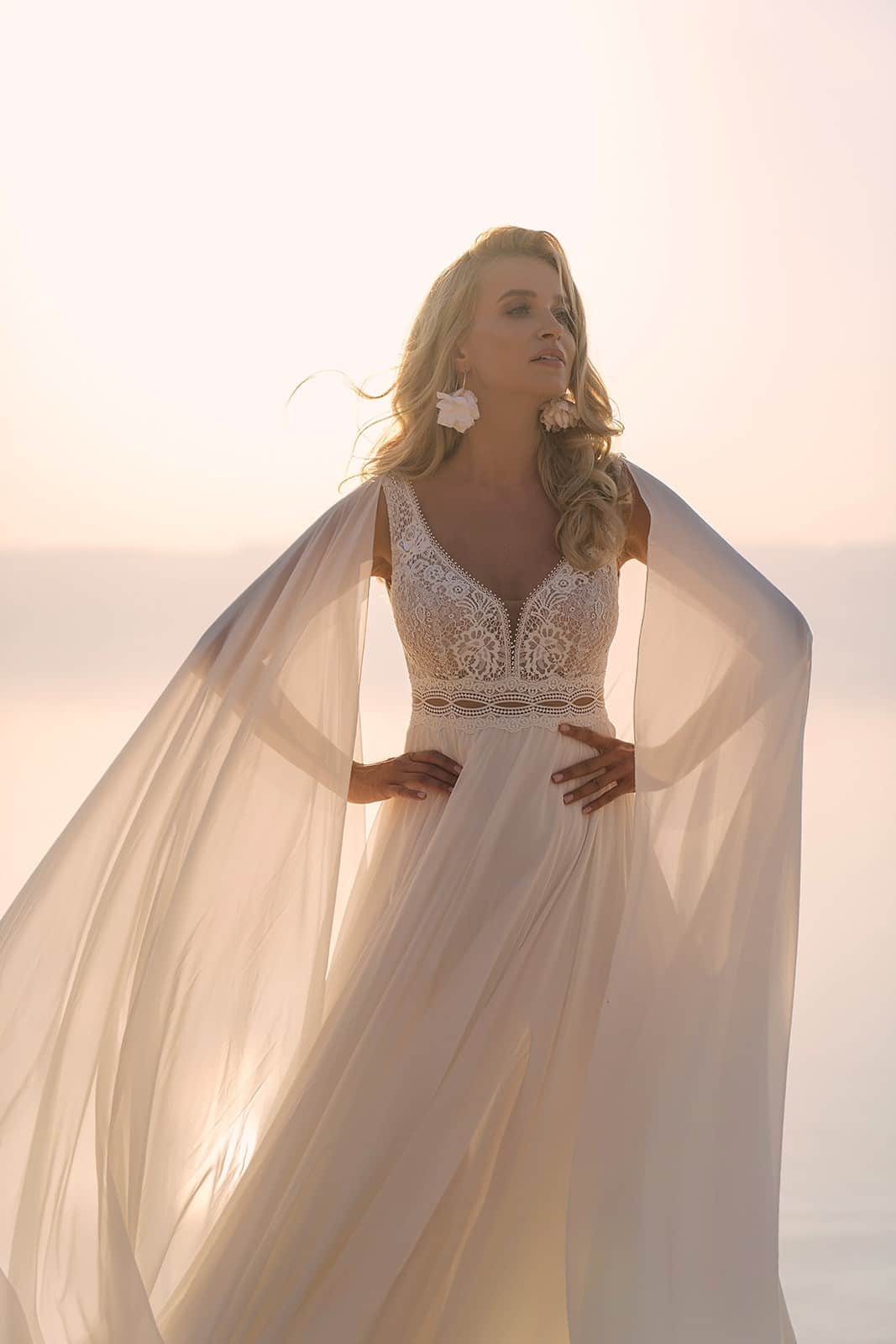 hochzeitsrausch Brautmoden - Brautkleid mit Spitzenoberteil und fließendem Chiffon, elegant und zeitlos
