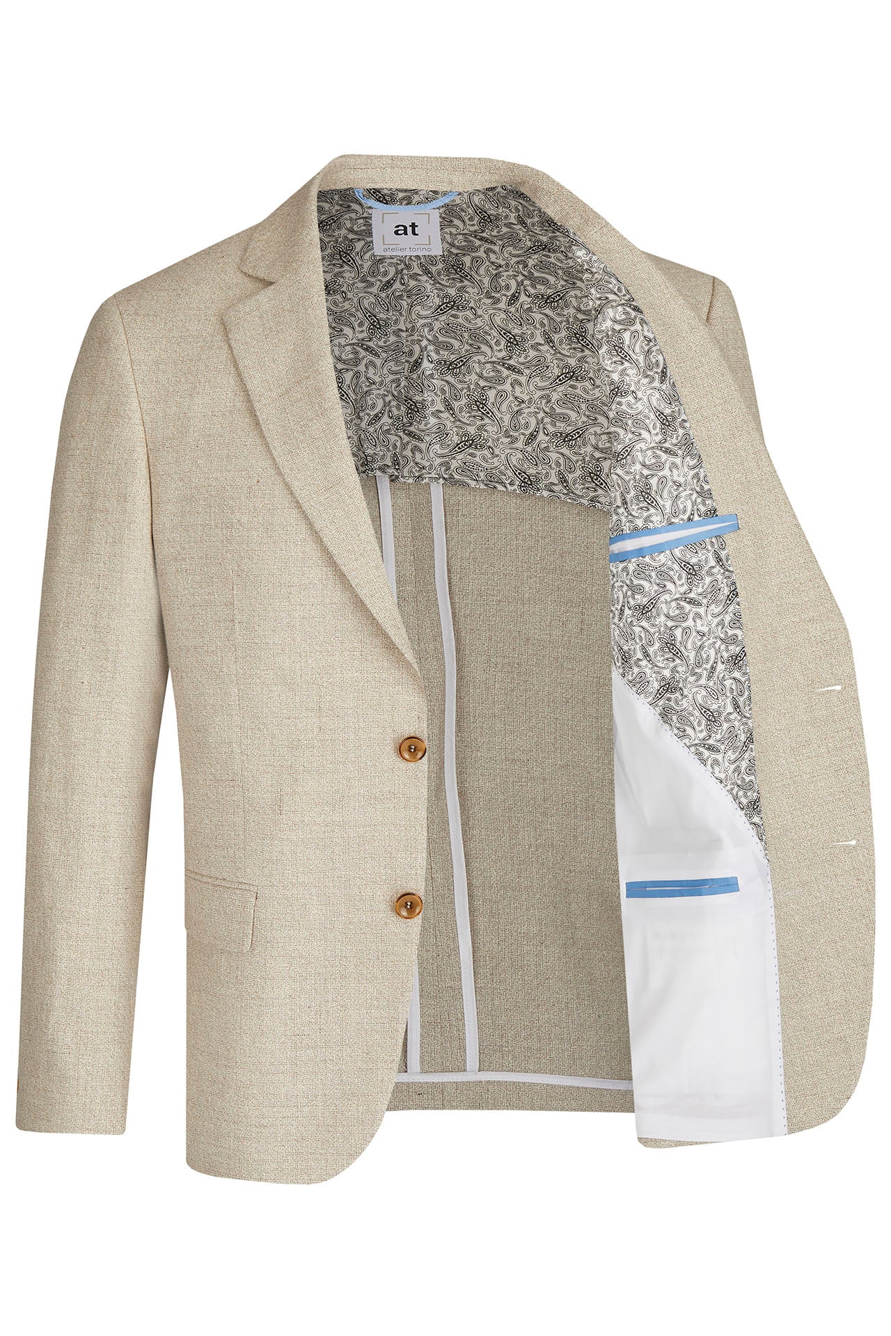 Der Atelier Torino Vintage Wedding Sakko 821770/80 ist ein beiger Blazer mit zwei braunen Knöpfen, einem offenen Design, das ein detailliertes schwarz-weißes Paisley-Futter offenbart, und blau abgesetzten Innentaschen - ideal als Ergänzung zu Brautmoden oder jedem schicken Hochzeitskleid.