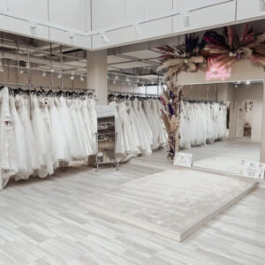 hochzeitsrausch Brautmoden - Elegante Brautkleider-Auswahl im modernen Showroom, perfekte Hochzeitskleider für den großen Tag