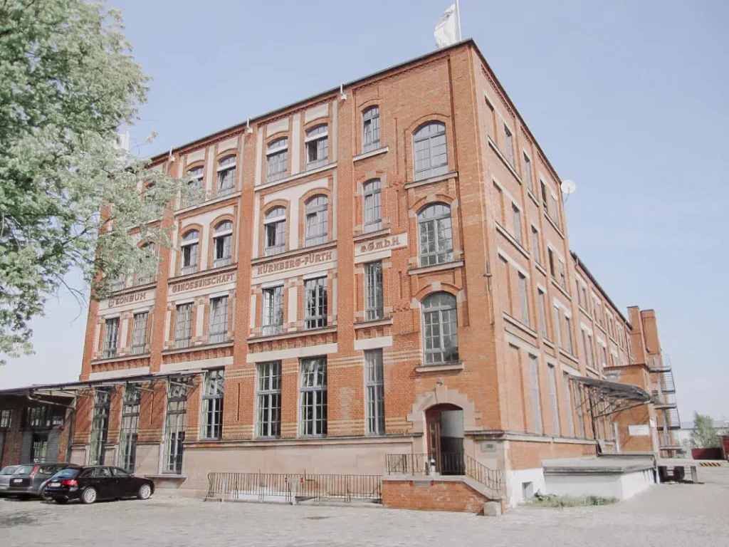 hochzeitsrausch Brautmoden Nürnberg - Historisches Backsteingebäude, stilvolles Ambiente für Brautkleider und Hochzeitsplanung