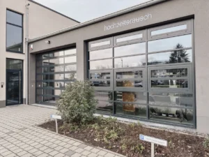 hochzeitsrausch Brautmoden Neu-Isenburg - modernes Hochzeitshaus mit stilvoller Architektur und einladender Atmosphäre