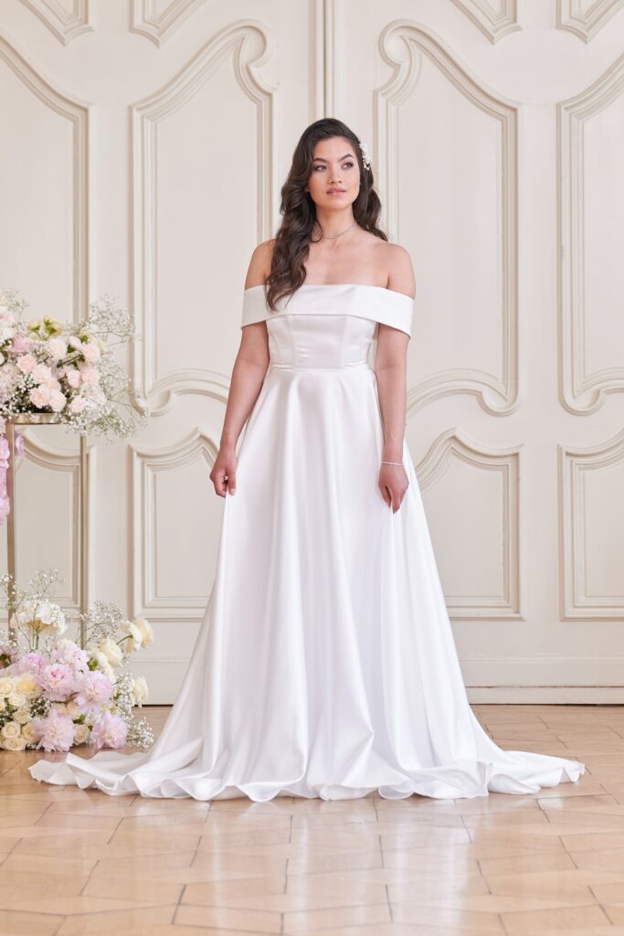 Brautkleider U-Boot Auschnitt Bandeau