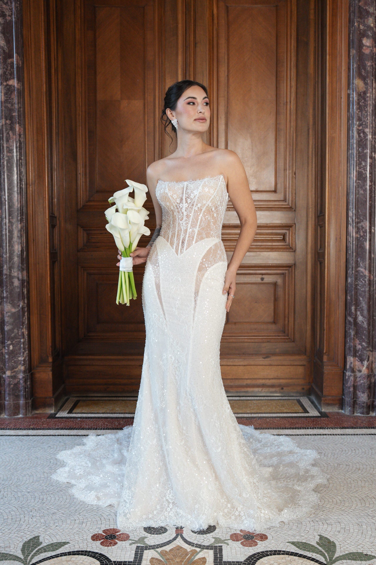 hochzeitsrausch Brautmoden - Elegantes Brautkleid mit transparenten Einsätzen und schulterfreiem Design