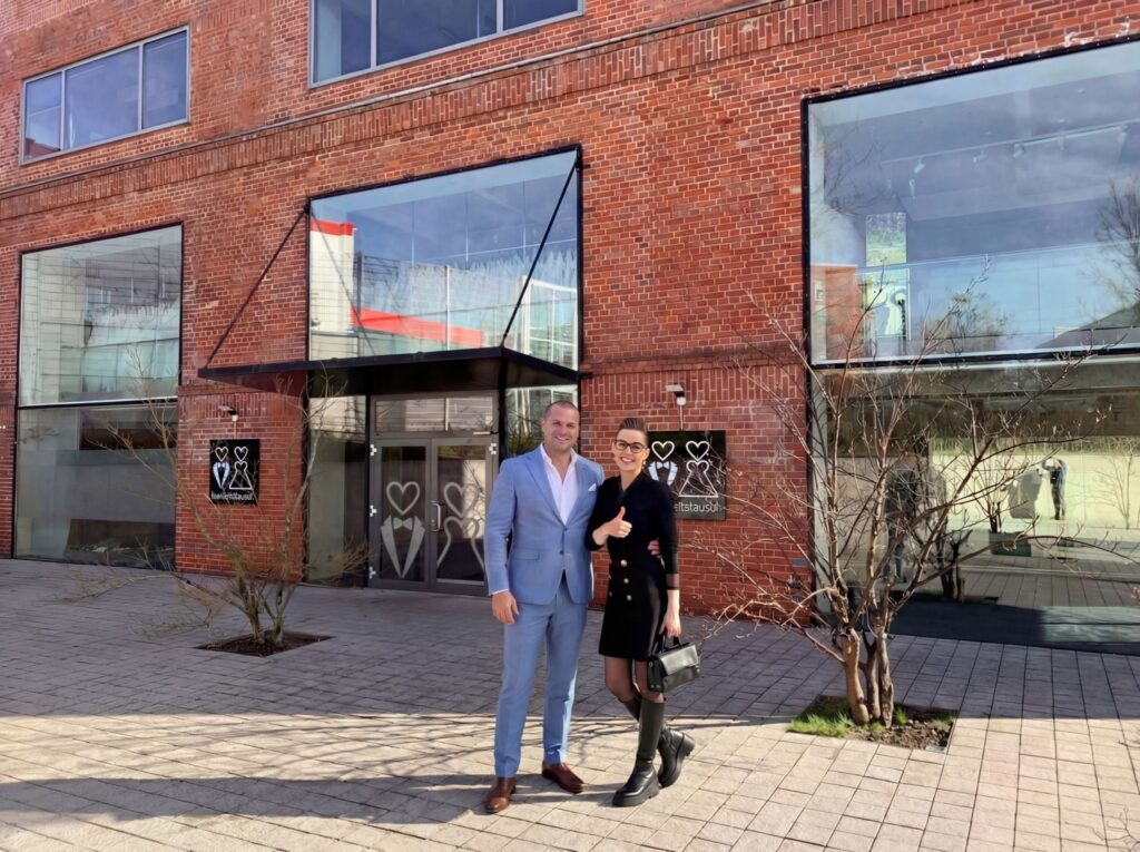 hochzeitsrausch Brautmoden Frankfurt am Main 2020 Rene Emser Sarah Stöbe